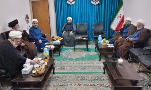 حضور حضرت آیت الله حسینی خراسانی عضومحترم فقهای شورای نگهبان، در دفتر امام جمعه محترم شهرستان گنبد حضور حضرت آیت الله حسینی خراسانی عضومحترم فقهای شورای نگهبان، در دفتر امام جمعه محترم شهرستان گنبد