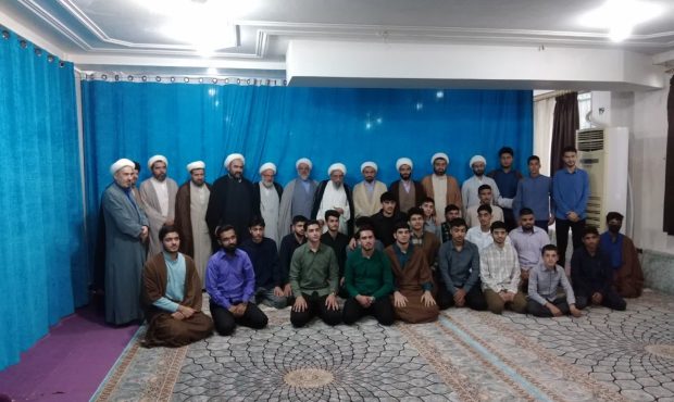 صبحی پُر از نور و بصیرت در آزادشهر